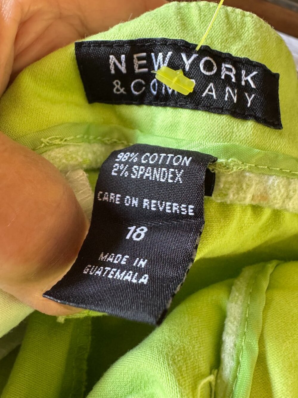 new york & co size 18 capri stretch like new yellow/green color one back pocket